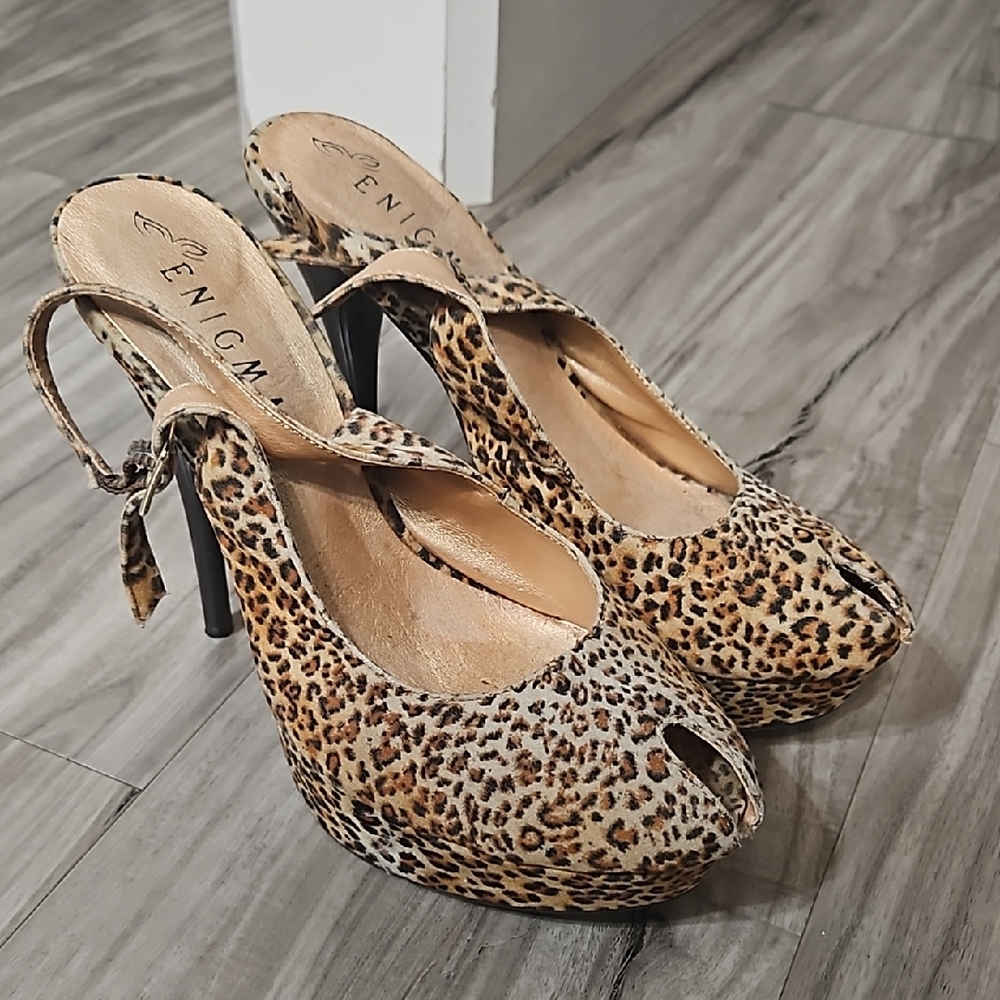 Leopard heel